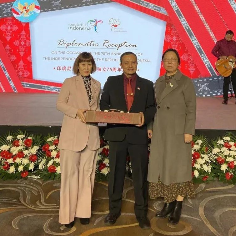 350vip浦京集团代表受邀参加印度尼西亚共和国独立75周年宴会