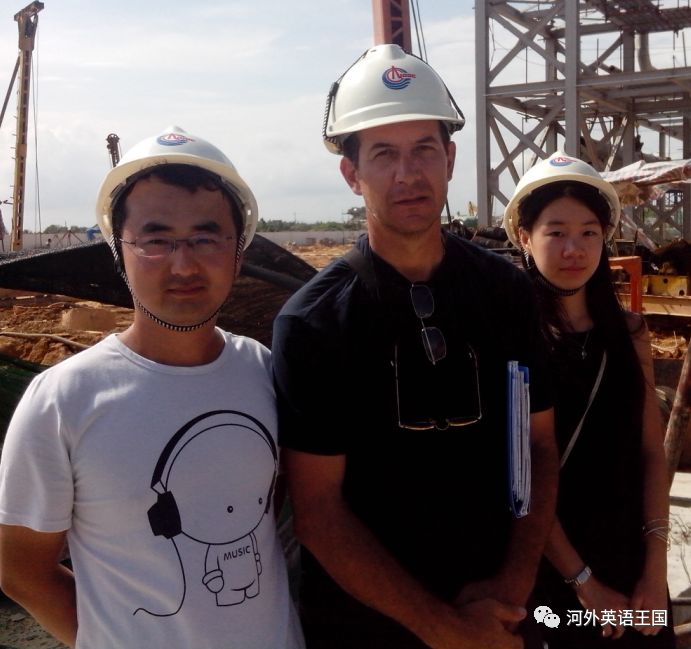 河外英语学院毕业生张杰，曾任中央电视台多栏目的字幕翻译