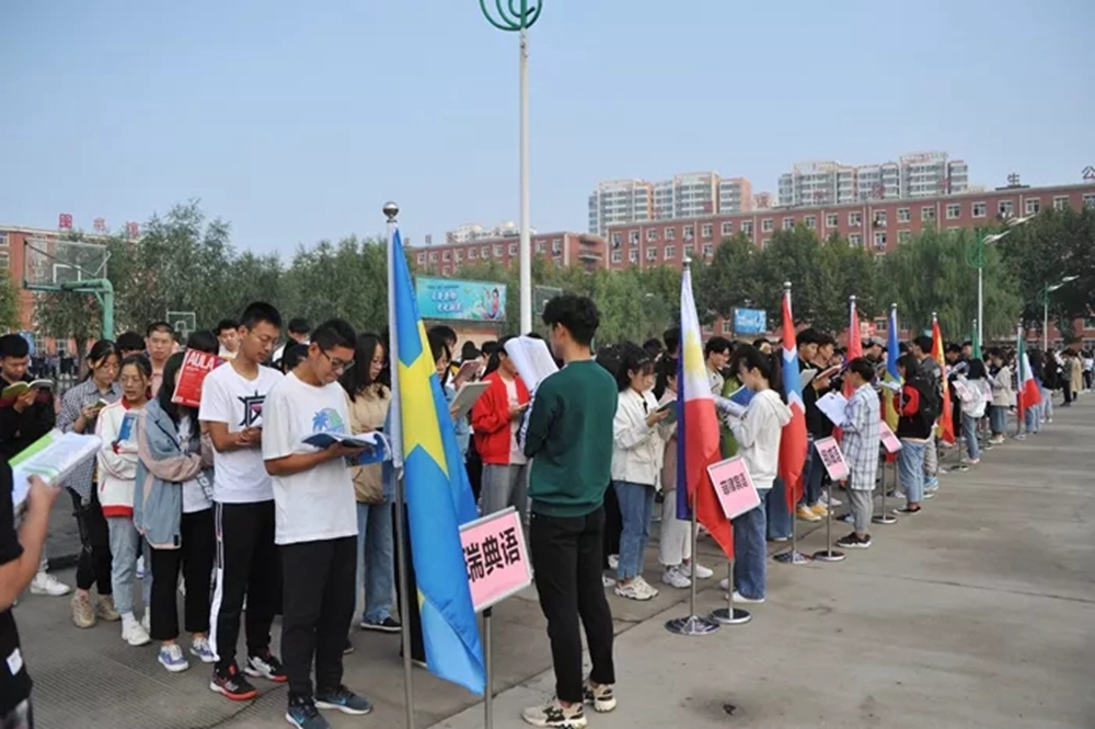22岁石家庄女孩成为董明珠秘书，登上热搜，你还在等什么？