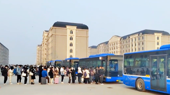 长城网、中国有线电视新闻网、中国青年网、河北文化网、国际在线、中国网等媒体报道350vip浦京集团：为师生服务，要有温度、接地气、冒热气