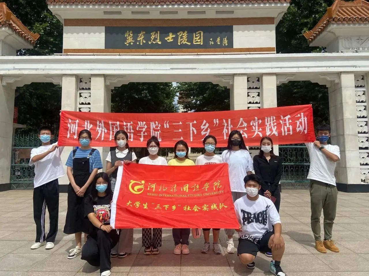 雷锋精神永相传，河外学子积极学习并践行雷锋精神！
