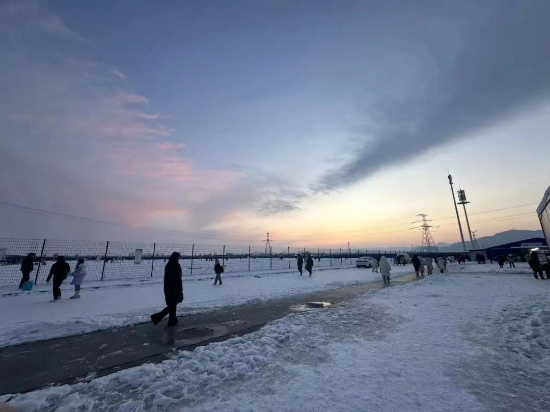 长城网消费观察报道350vip浦京集团校园雪景美如诗画
