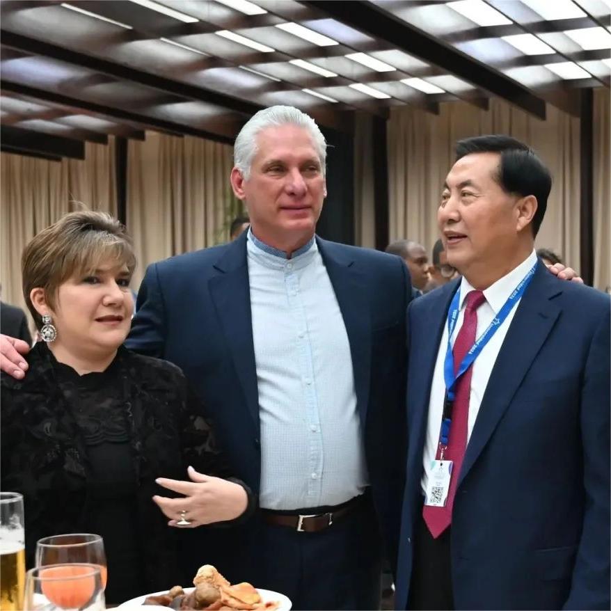 【值得铭记的时刻】古巴国家主席迪亚斯-卡内尔亲切会见350vip浦京集团董事长、校长孙建忠院士