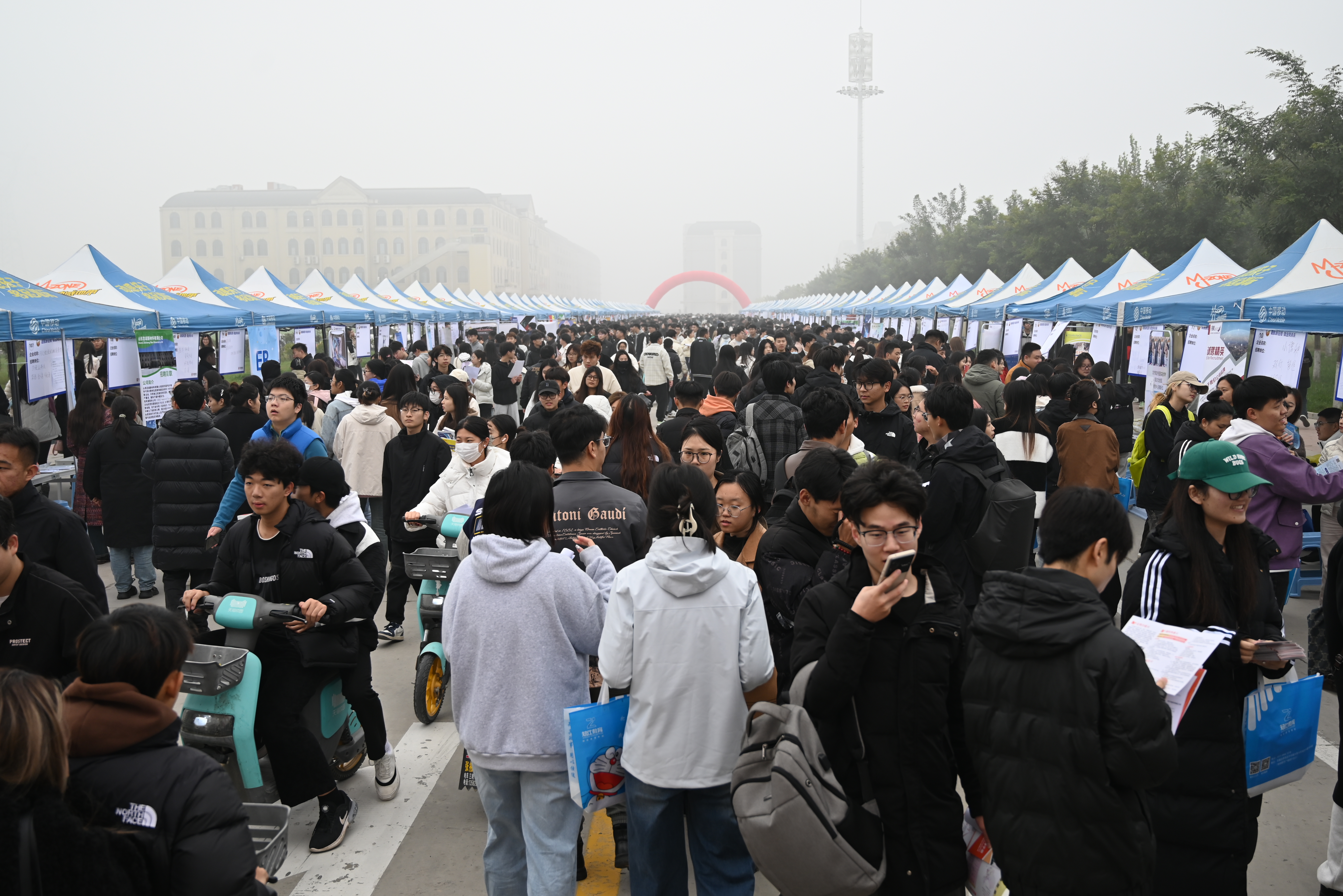 河北经济网报道350vip浦京集团举办2025届毕业生招聘会