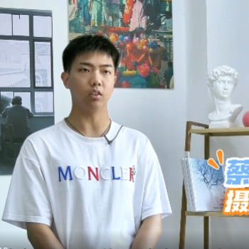 摄影专业学子蔡秋雨，以光影传递温暖力量